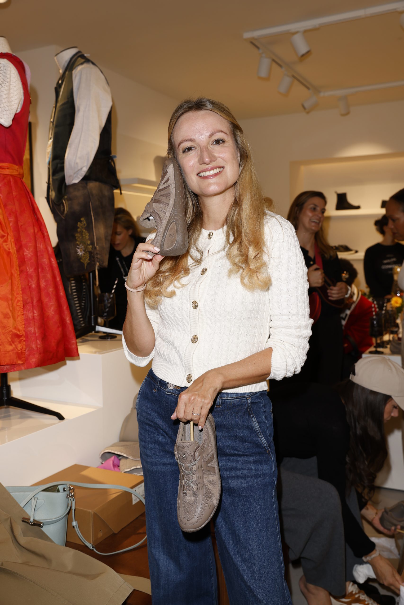 API_TO_ECCO_WALK_EVENT_0000660